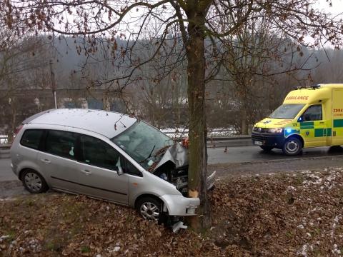 Nehoda na zlínské Sokolské ulici (Foto: Zlin.cz, HZS Zlínského kraje)