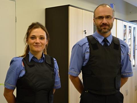 nové balistické vesty (Foto: MěÚ Valašské Meziříčí)