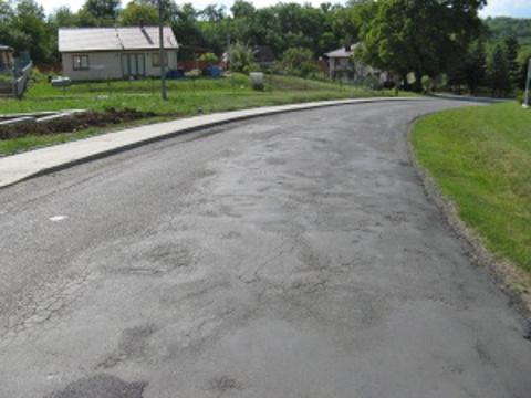 Původní silnice III/4276 v Ořechově (Foto: ŘSZK)