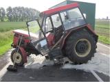 Poškozený traktor (Foto: HZS ZL)