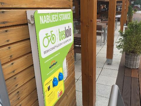 nabíjecí stanice na hotelu Horal (Foto: Resort Valachy Velké Karlovice)