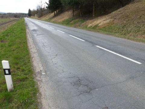 Silnice II/490 z Polichna do Újezdce před rekonstrukcí (Foto: archiv ŘSZK)