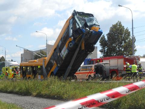 havárie trolejbusu v otrokovické části Kvítkovice (Foto: Zlin.cz)
