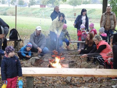 završením akce byl táborový oheň (Foto: MěÚ Otrokovice)