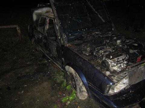 Hořící auto (foto: HZS ZK)