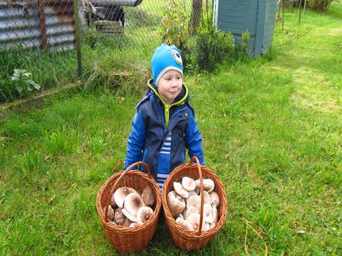Malý Pepíček a jeho úlovek (Foto: rodinný archiv) 