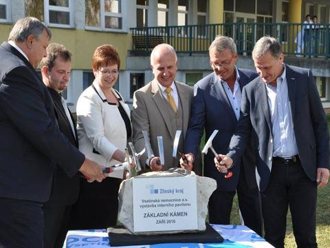 Základní kámen nové interny ve Vsetíně (foto: nemocnice Vsetín)