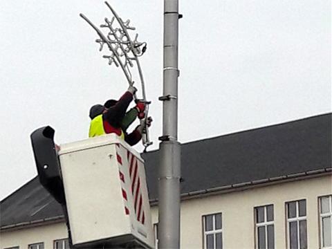 instalace vánočního osvětlení (foto:Otrokovice)