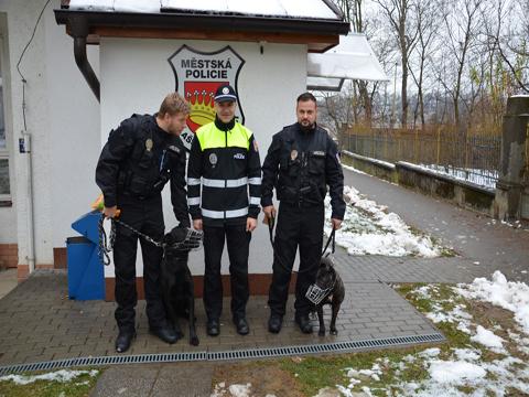 nové posily policejního týmu (foto: muvalmez)
