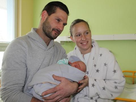Kristián Soukeník se šťastnými rodiči (Foto: KNTB)