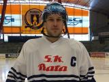 Kapitán týmu Ondřej Veselý v retro dresu (Foto: HC PSG Zlín)