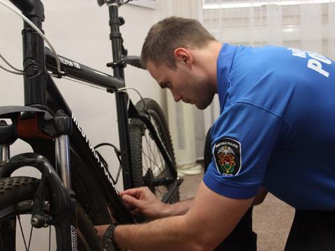 značení kol syntetickou DNA (Foto: Adéla Kousalová)