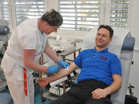 Jaroslav Trtík daroval krev již po devatenácté (Foto: Vsetínská nemocnice)