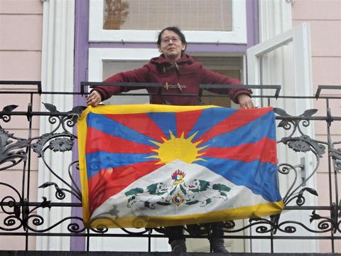 Vlajka pro Tibet (foto: město Rožnov)