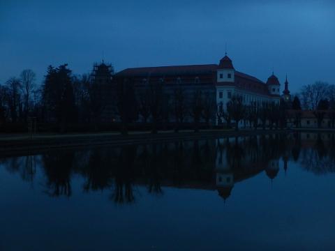 Zámek Holešov ve tmě (Foto: MěÚ Holešov)
