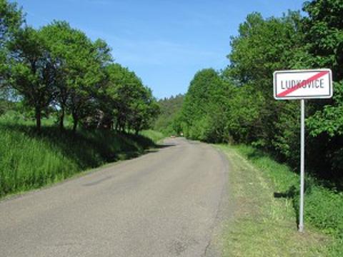 Původní stav silnice III/49025 v Ludkovicích (Foto: ŘSZK)
