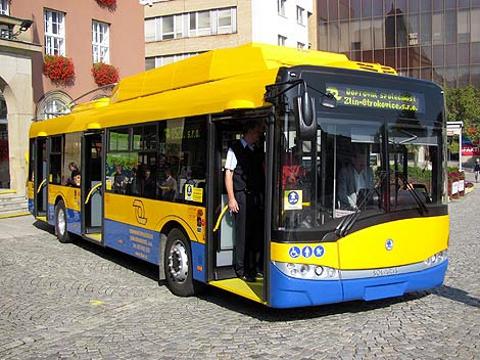bateriový trolejbus při jeho slavnostním představení v září 2016 (Foto: DSZO)