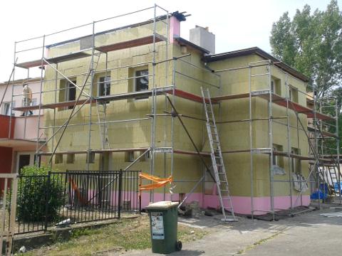 Budova sauny a fotbalových kabin při revitalizaci (Foto: MěÚ V. K.)