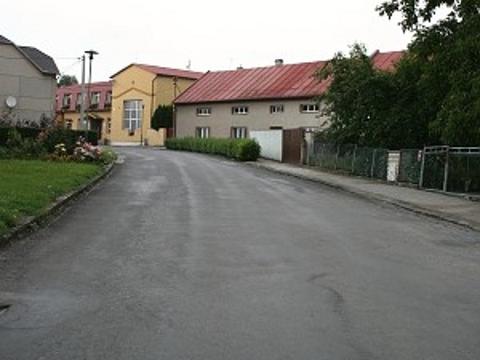 Průtah v Roštění - původní stav (Foto: ŘSZK)