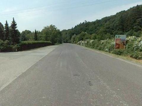 Silnice III/4915 u křižovatky na Dešnou (Foto: ŘSZK)
