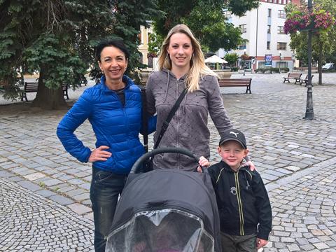 Jana na procházce s dětmi (foto: Zlin.cz)