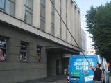 mytí venkovních rámů a oken (Foto: Městské divadlo Zlín)