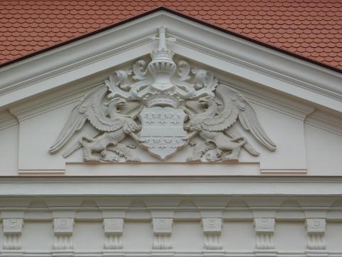 Erb na průčelí po restaurování (Foto: MěÚ Holešov)