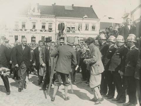Prezident Masaryk před radnicí (Foto: Státní okresní archiv Zlín Klečůvka)