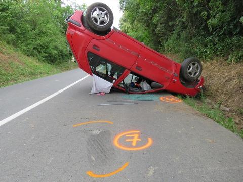  I za tuto nehodu mohla nepozornost - ohlédnutí na dítě (Foto: Policie ČR)