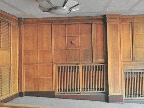 Obložení Domu umění před demontáží (Foto: MěÚ Zlín)