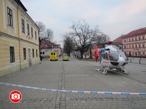 Popálenou ženu transportoval vrtulník (Foto: HZS ZK)