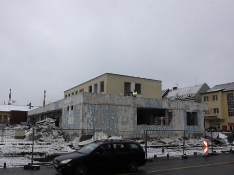 Na Vsetíně začala demolice budovy bývalé ČSOB (Foto: MěÚ Vsetín)