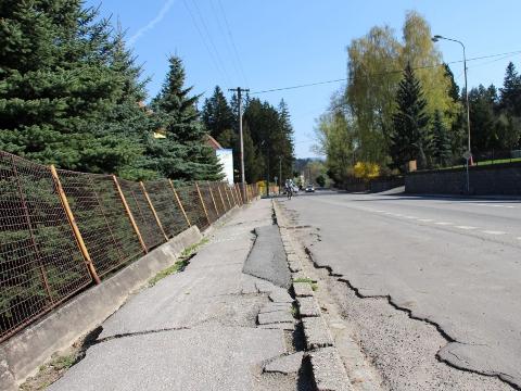 Chodníky v ulici Brumovská projdou rekonstrukcí (Foto: MěÚ Val. Klobouky)