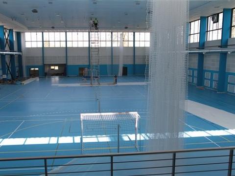 Sportovní hala před dokončovacími pracemi (Foto: MěÚ Otrokovice)