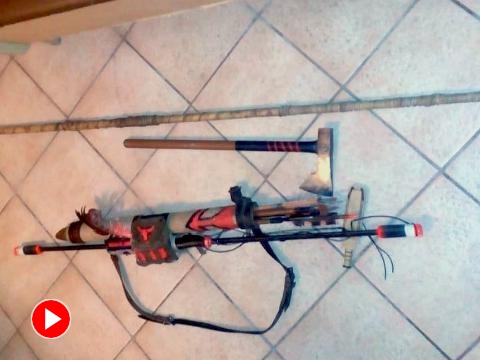 Muž odešel s lukem, šípy, tomahawkem a oštěpem (Foto: Policie ČR)