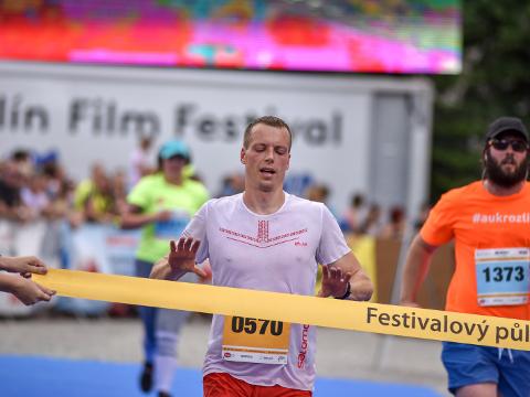 Vítěz festivalového půlmaratonu Jiří Čípa (Foto: Zlín Film Festival)