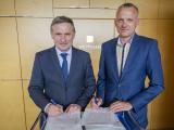 Hejtman Čunek s doktorem Maráčkem podepsali petici (Foto: Zlínský kraj)
