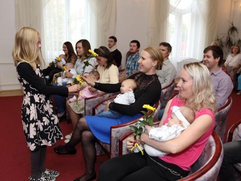 Vítání občánků města Valašské Klobouky (Foto: MěÚ Valašské Klobouky)