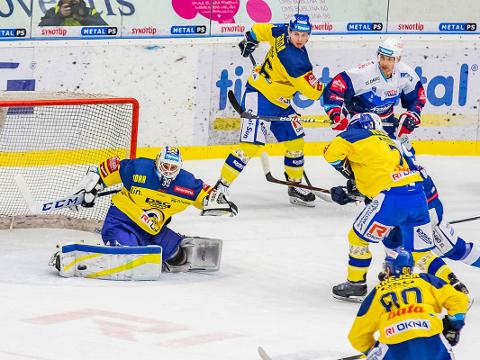 brankář Kašík v akci (Foto: Zlín Press Jiří Zaňát)
