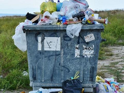 Nevzhledné přeplněné kontejnery budou v Kroměříži minulostí. (Foto: MěÚ Kr)