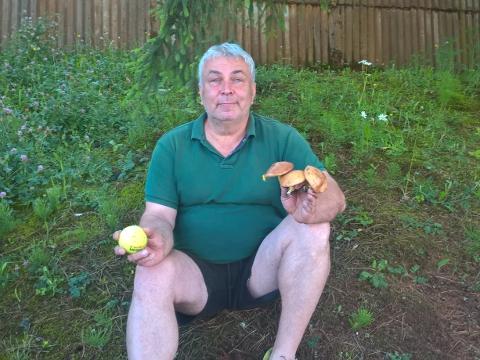 Hledač míčků a klouzků Štefan Uhlár (Foto: Zlin.cz)