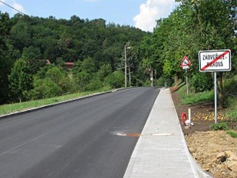 Opravená silnice v Zádveřicích-Rakové (Foto: V. Cekota)