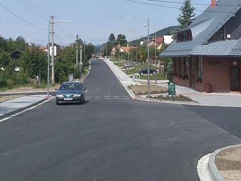 Opravená silnice ve Viganticích: (Foto: P. Zedková)