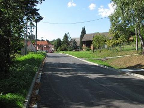 Silnice v Lipové po rekonstrukci (Foto: V. Cekota)