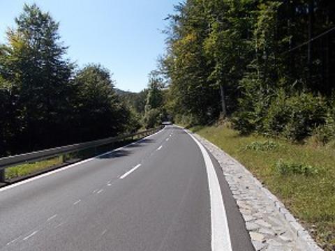 Silnice přes Hostýnské vrchy po rekonstrukci (Foto: archiv ŘSZK)