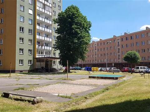 Dětské hřiště v Jiráskově ulici před opravou (Foto: MěÚ Vsetín)