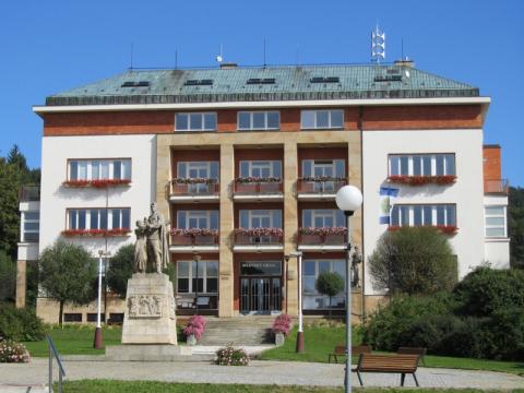 Budova luhačovické radnice (Foto: Zlin.cz)