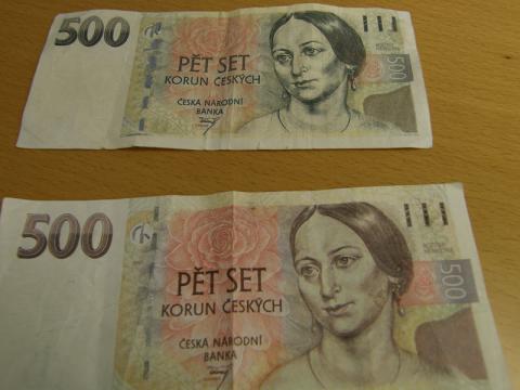 Falešné pětistovky (Foto: Mediafax)